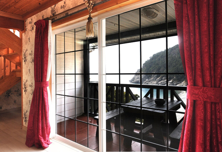 Others 4, Geoje Floria Pension, Geoje