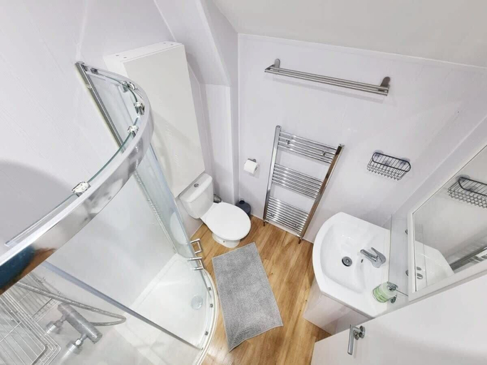 Bathroom 4, Dunluce Park - Portrush by the Sea, Causeway Coast and Glens