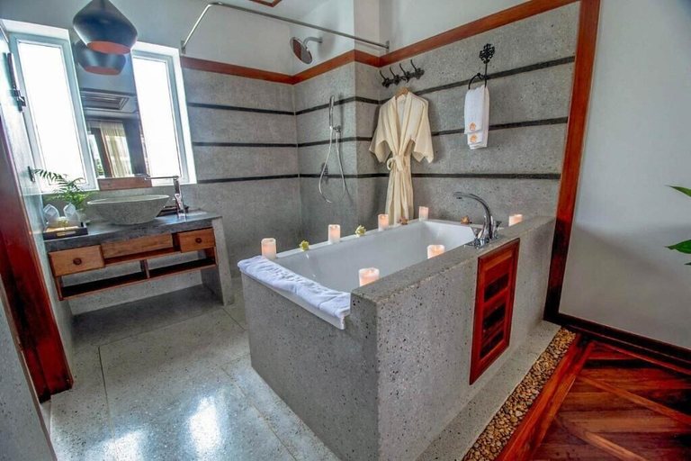 Bathroom 5, The Night Hotel, Siem Reap