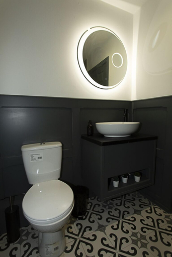 Bathroom 4, Bae Abermaw Hotel, Gwynedd