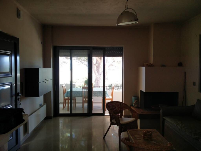 Others 4, Seafront House, Peloponnese