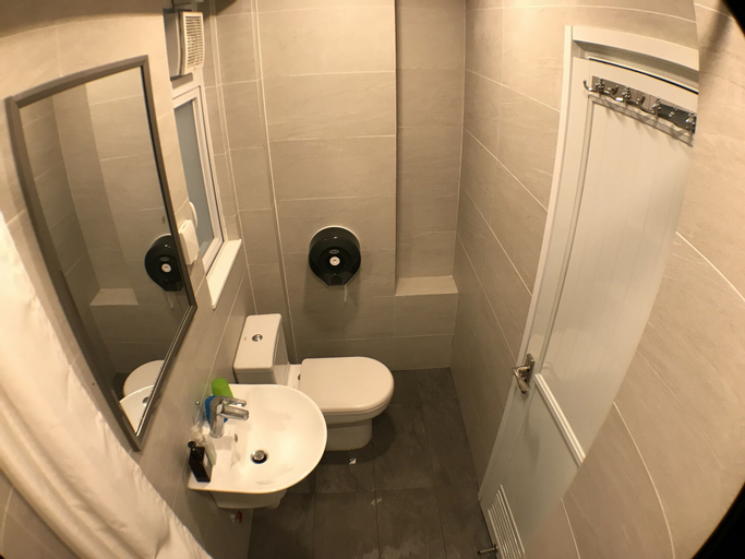 Bathroom 10