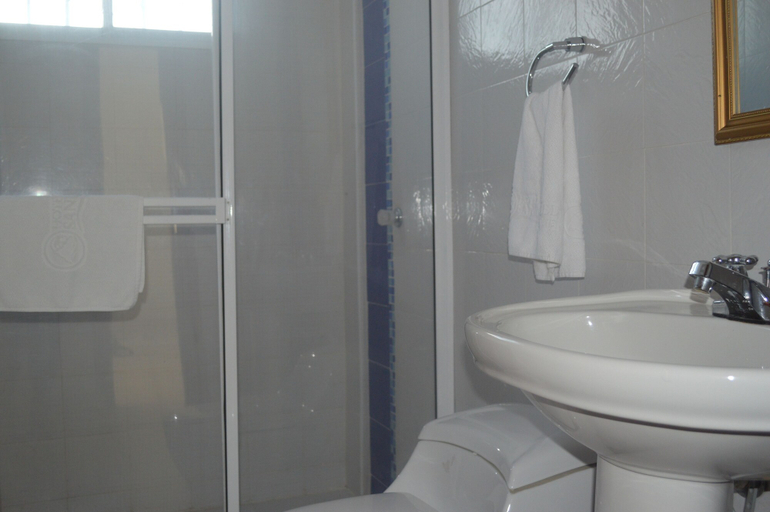 Bathroom 5, Hotel San Miguel Imperial, Santa Marta (Dist. Esp.)