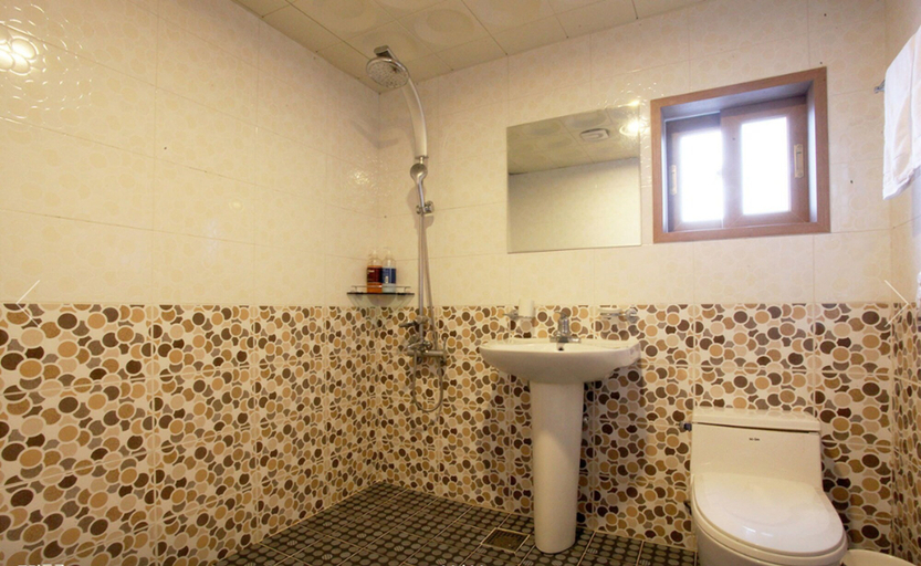 Bathroom 4, Hotel CJ, Jeju