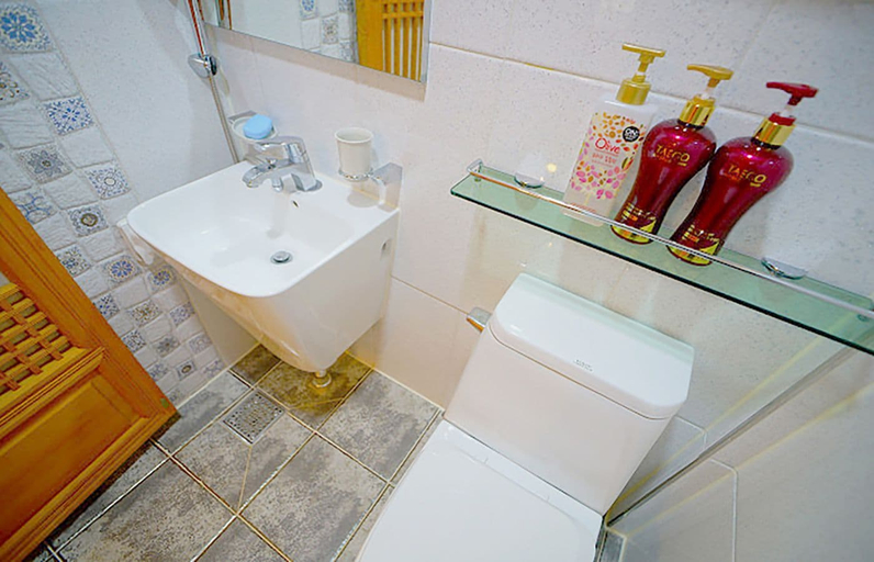 Bathroom, Lee Ga Hanok, Jeonju