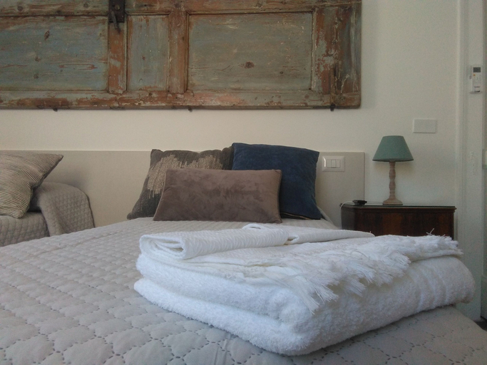 Bedroom 4, Déjà Vu, Crotone