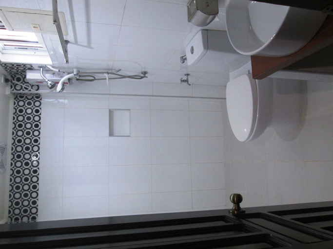 Bathroom 4, Abozza Resort, Malay