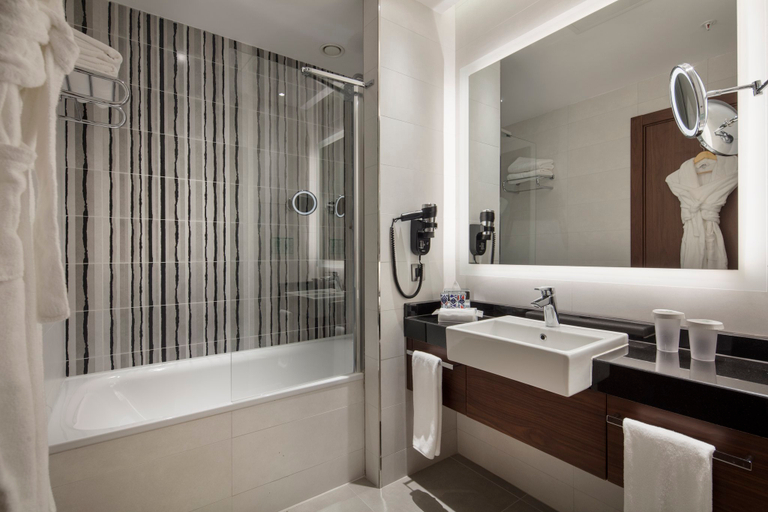 Bathroom 5, Holiday Inn ISTANBUL - TUZLA BAY by IHG, Tuzla