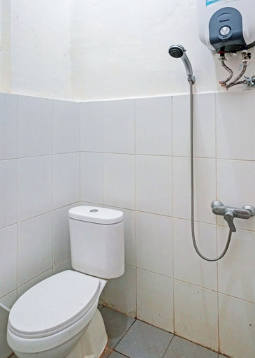 Bathroom 3, Hotel O Stm Suite Near Amplas Bus Terminal, Medan