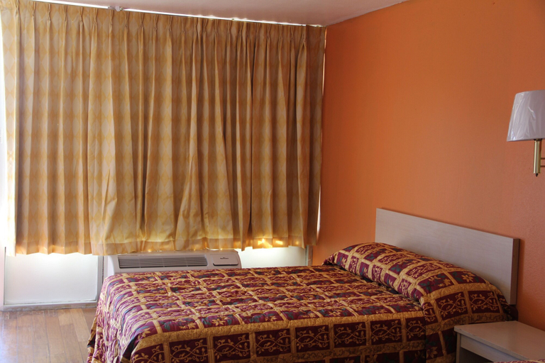 Bedroom 3, LoneStar Inn & Suites, Grayson