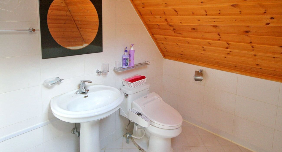 Bathroom, Sanwoolrim Pension, Yangyang