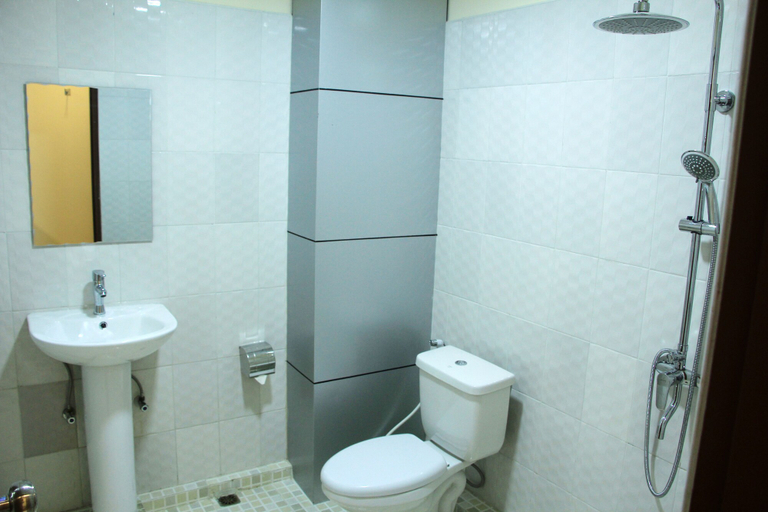 Bathroom 4, Hotel Royal Rose, Mandalay