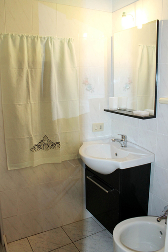 Bathroom 4, Le Maree Fede, Livorno