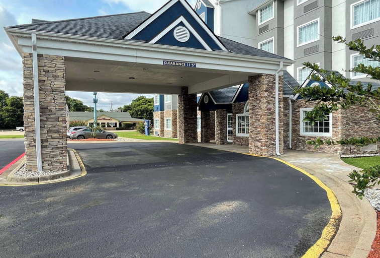 Exterior & Views 2, Microtel Inn & Suites by Wyndham Bossier City, Bossier