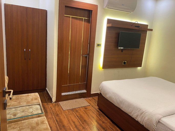 Bedroom 2, Ramesh Palace, Kaushambi