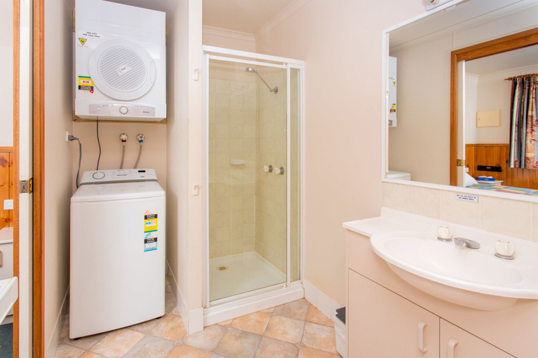 Bathroom 4, Tasman Holiday Parks - Kioloa Beach, Shoalhaven - Pt B