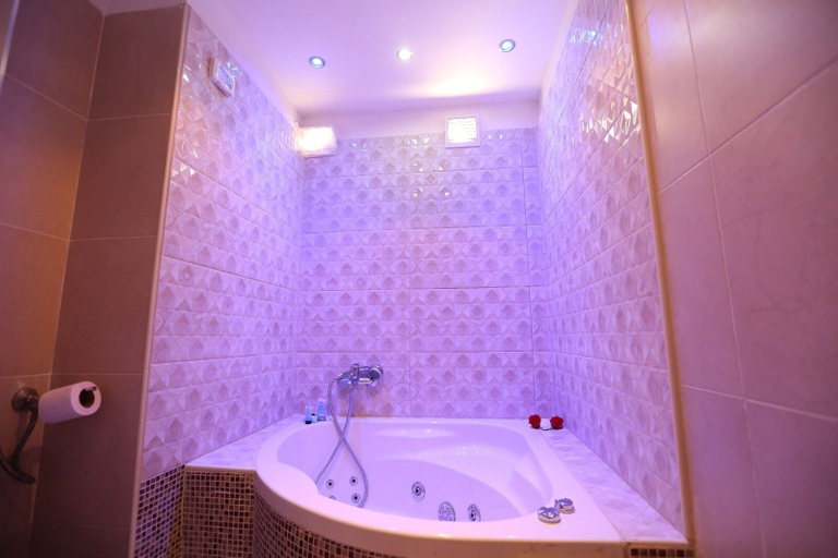Bathroom, Mitzpa HaAri