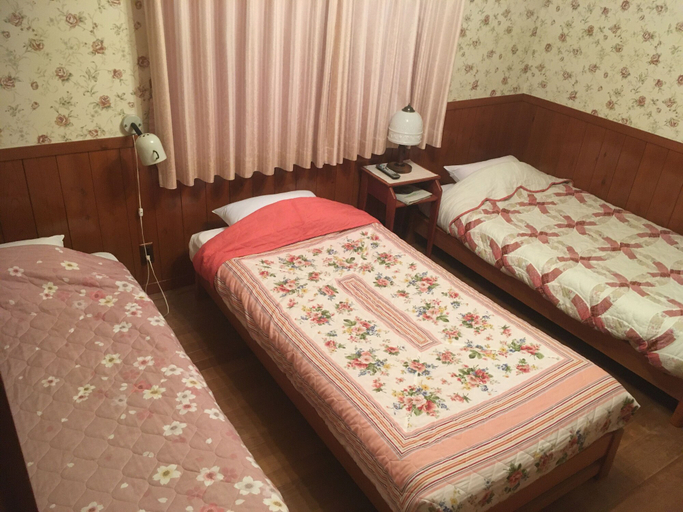 Bedroom 4, Guesthouse UNILA, Hakusan