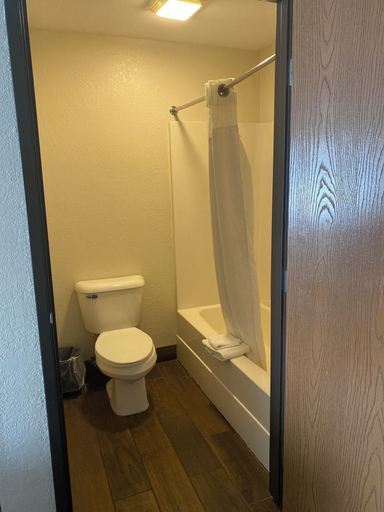 Bathroom 4, Baymont by Wyndham Auburn, De Kalb