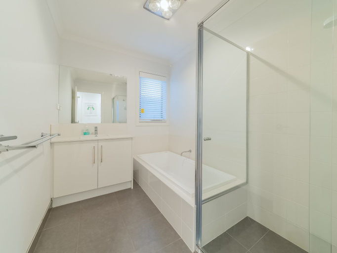 Bathroom 3, 7 Boardwalk Lakeside in Cowes, Bass Coast - Phillip Is.