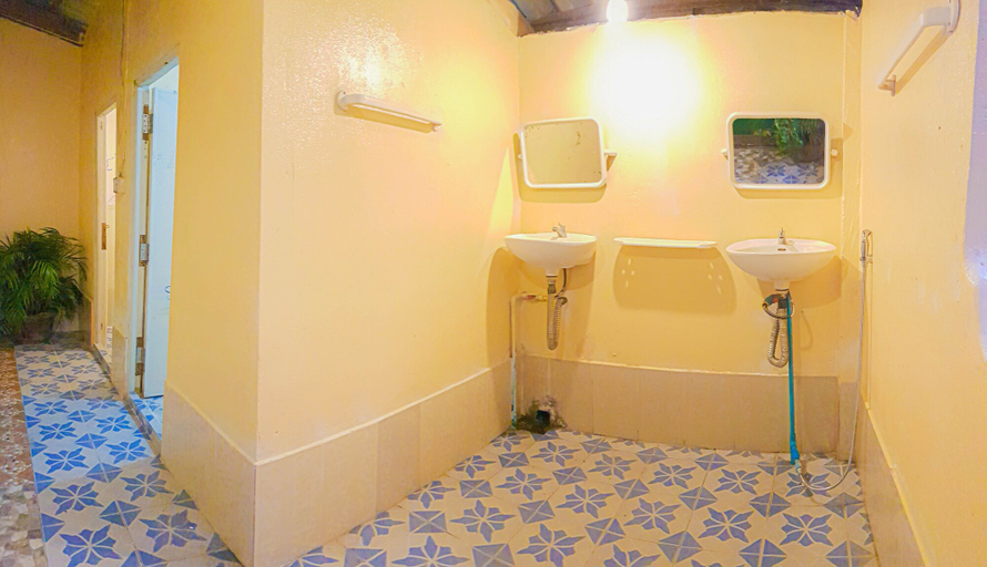 Bathroom, Cambodia Guesthouse, Sihanoukville