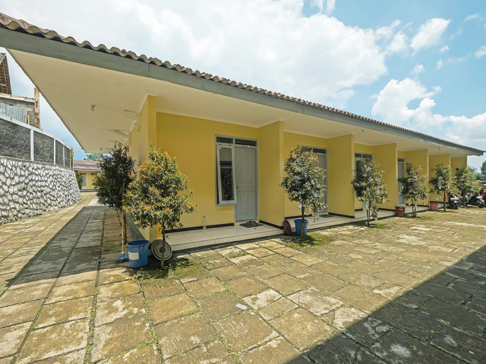 Exterior & Views 2, OYO 92483 Hotel Kirana, Semarang