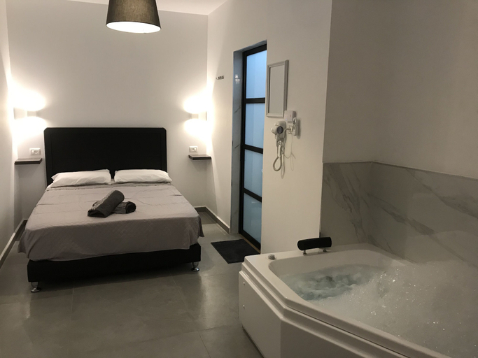 Bedroom 4, Suites in the Galilee