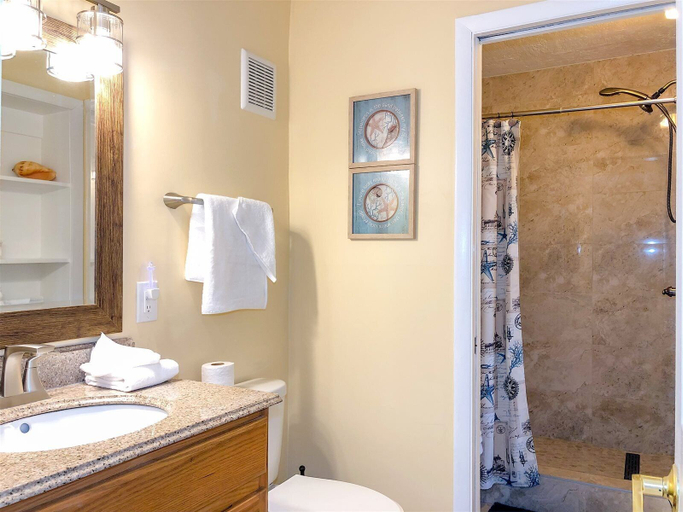 Bathroom 4, The Summit 506, Bay