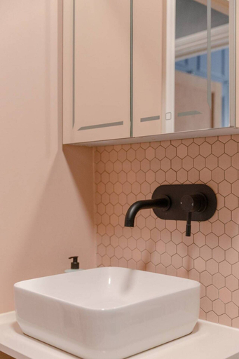 Bathroom 3, Tranquil 1 Bedroom Flat in Peckham, London