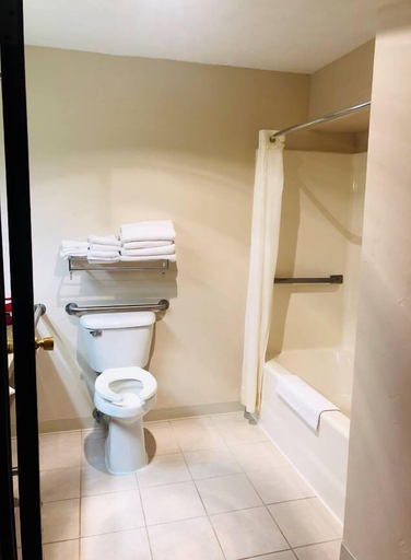 Bathroom 4, Boarders Inn & Suites by Cobblestone Hotels - Munising, Alger