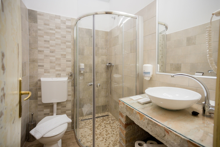 Bathroom 5, Hotel Carpe Diem, Siófok