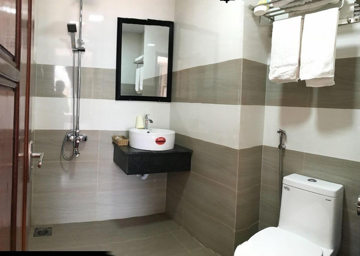 Bathroom 3, New Day Hotel Quy Nhon, Qui Nhơn