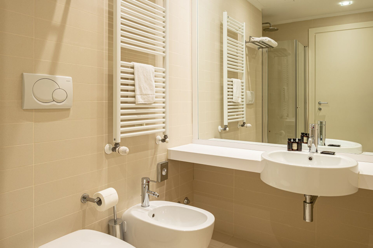 Bathroom 5, UNA Hotels Le Terrazze Treviso Hotel & Residence, Treviso