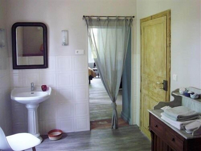 Bathroom 5, Villa Marambat, Gers