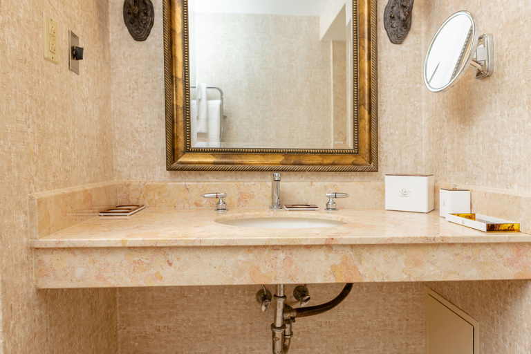 Bathroom 5, Chateau Merrimack Resort & Spa, Middlesex