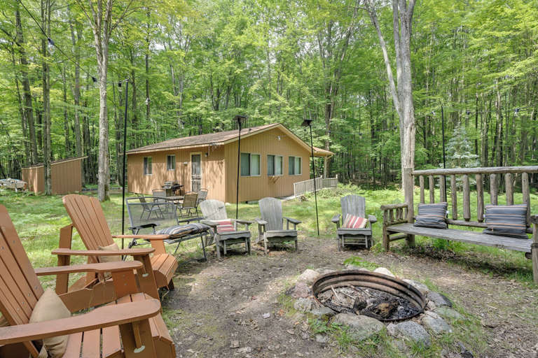 Others 5, Secluded Farwell Cabin w/ Fire Pit & Gas Grill!, Clare