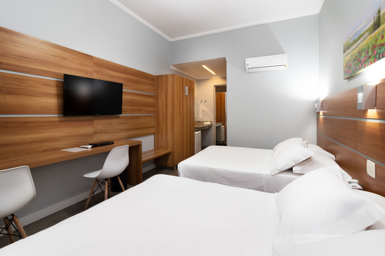 Bedroom 2, Hotel KK, Itu