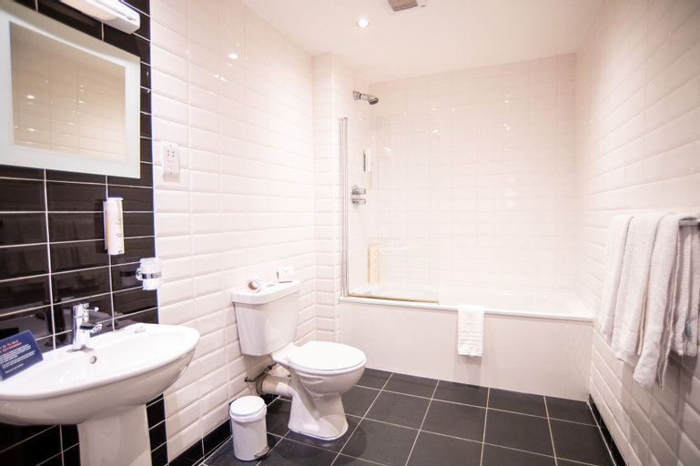 Bathroom 11