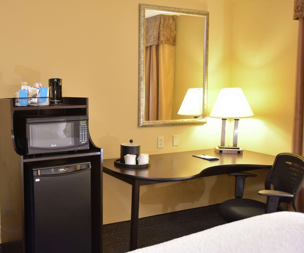 Bedroom 3, Hampton Inn & Suites Alexandria, Rapides