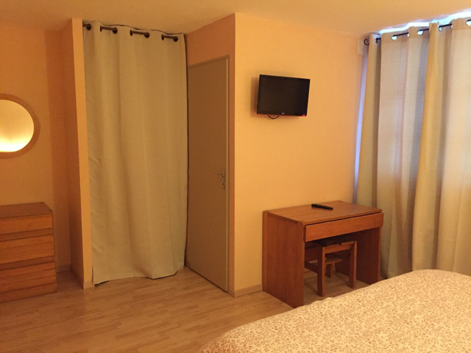 Bedroom 3, Le Grand Joly, Isère
