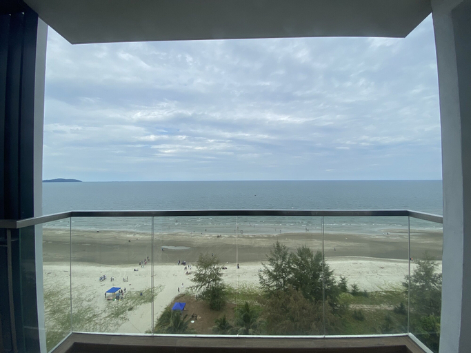 Exterior & Views 17