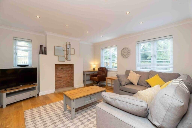 Others 5, Coachmans Cottage, Oxfordshire