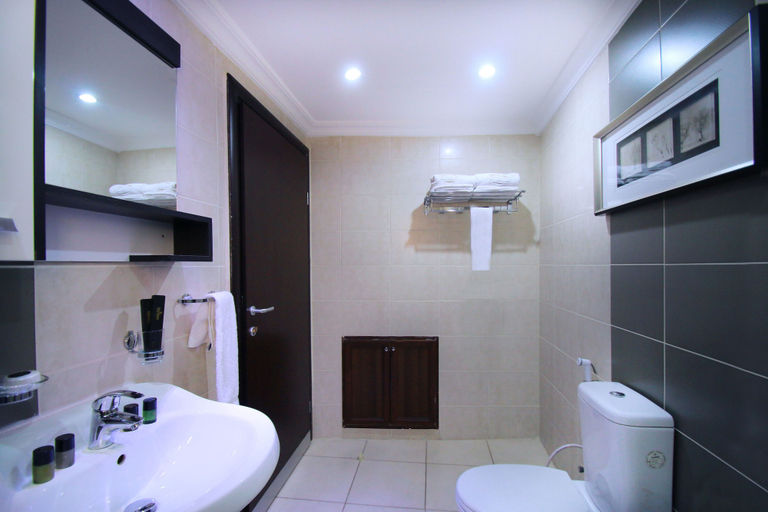 Bathroom 4, City Rose Hotel Suites, Salt
