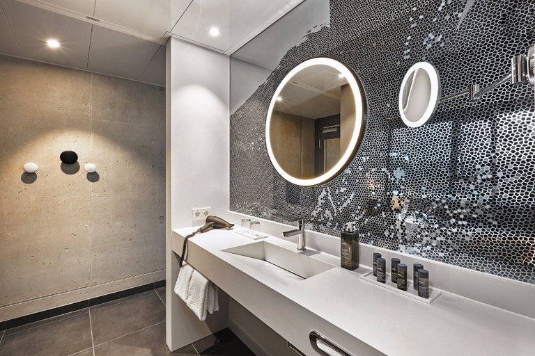 Bathroom 5, H4 Hotel Mönchengladbach im BORUSSIA-PARK, Mönchengladbach