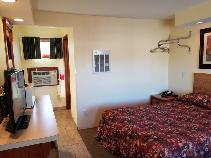 Bedroom 3, Black Hawk Motel and Suites, Columbia