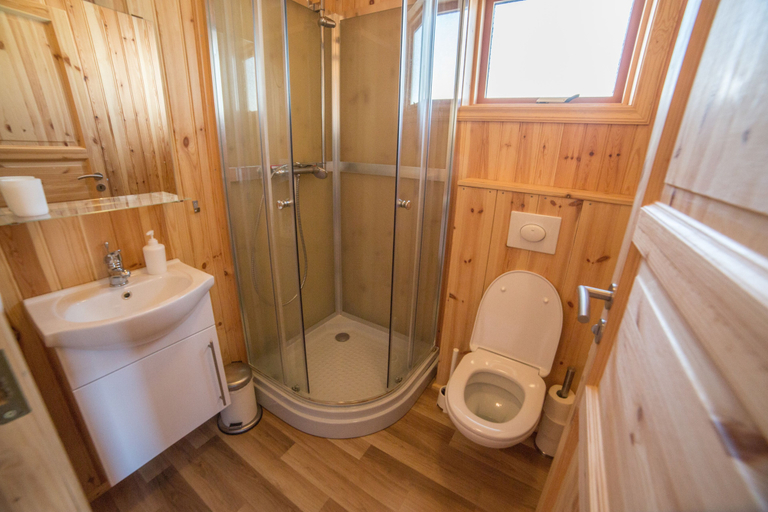 Bathroom 4, Lindarbrekka, Djúpavogshreppur