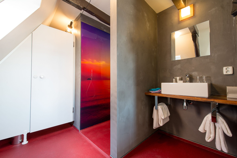 Bathroom 3, Boutique Hotel De Eilanden, Harlingen