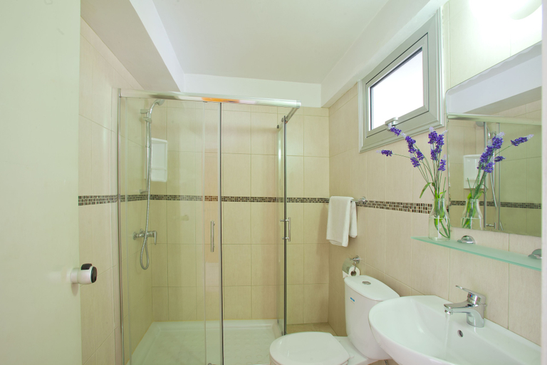 Bathroom 3, Paloma Hotel Apartments