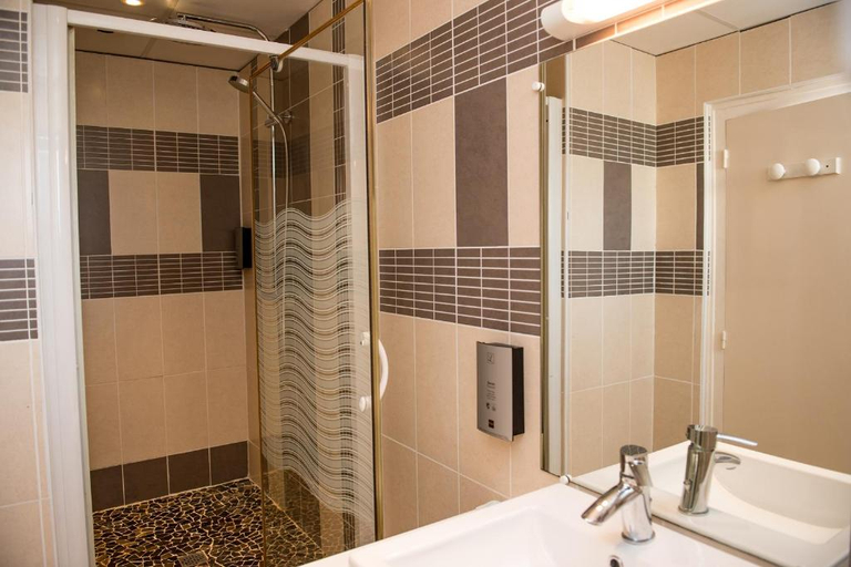 Bathroom, Auberge du Relais, Pyrénées-Atlantiques