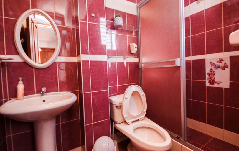 Bathroom, Chokechaka Apartment, Cusco